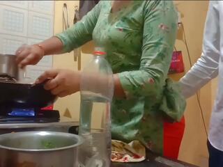 Ấn độ terrific vợ có fucked lược trong khi cooking trong nhà bếp | xhamster