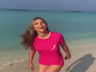 Elizabeth hurley - yläosattomissa bikinit uimapuku 2017-18: xxx video- 1a | xhamster