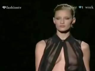 Oops - lingerie runway exposição - ver através e nua - em televisão - compilação