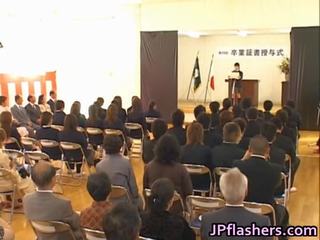 Japānieši deity laikā graduation